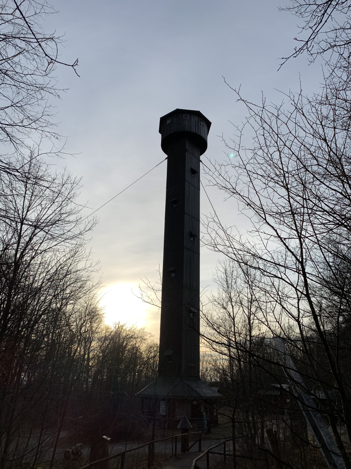 Heldrastein-Turm-der-Einheit